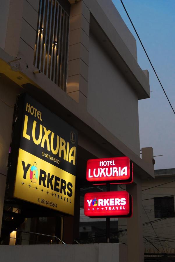 Hotel Luxuria Ludhiana Exterior foto